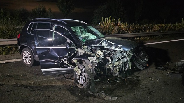 POL-STD: Zwei Verletzte bei Unfall auf der Autobahn 26 – Vollsperrung der Richtungsfahrbahn Hamburg bis in die Nacht