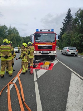 FW Paderborn: Auffahrunfall zwischen drei PKW mit sieben Betroffenen auf der Münsterstraße