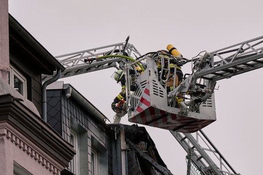 FW-E: Dachstuhlbrand in Essen-Kray – Gebäude unbewohnbar