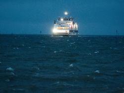 Orkanartige Böen möglich: Herbststurm an der Küste verhindert Fährfahren nach Helgoland
