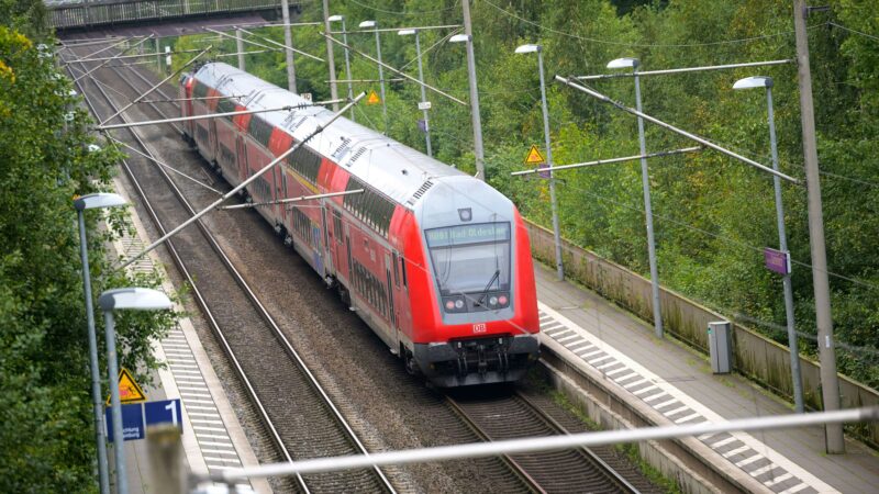 Reparatur an Oberleitung: Streckensperrung in Köln-Nippes sorgt für Ausfälle – Arbeiten beendet