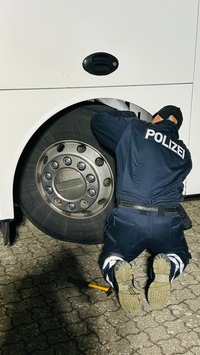 POL-LM: +++ Gemeinsame Kontrolle von Zoll, Polizei und Veterinäramt: Reisebusse mit erheblichen Verstößen gestoppt +++