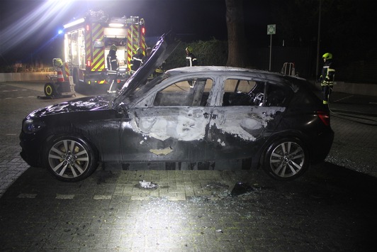 POL-NE: Auto gerät in Vollbrand – Brandursache bislang unklar
