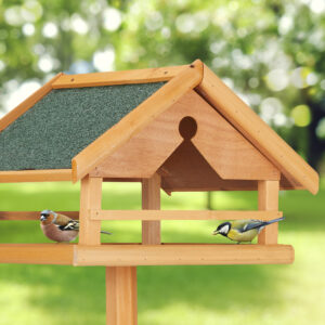 Klassisches Vogel-Futterhaus aus Holz mit Ständer & Bitumendach