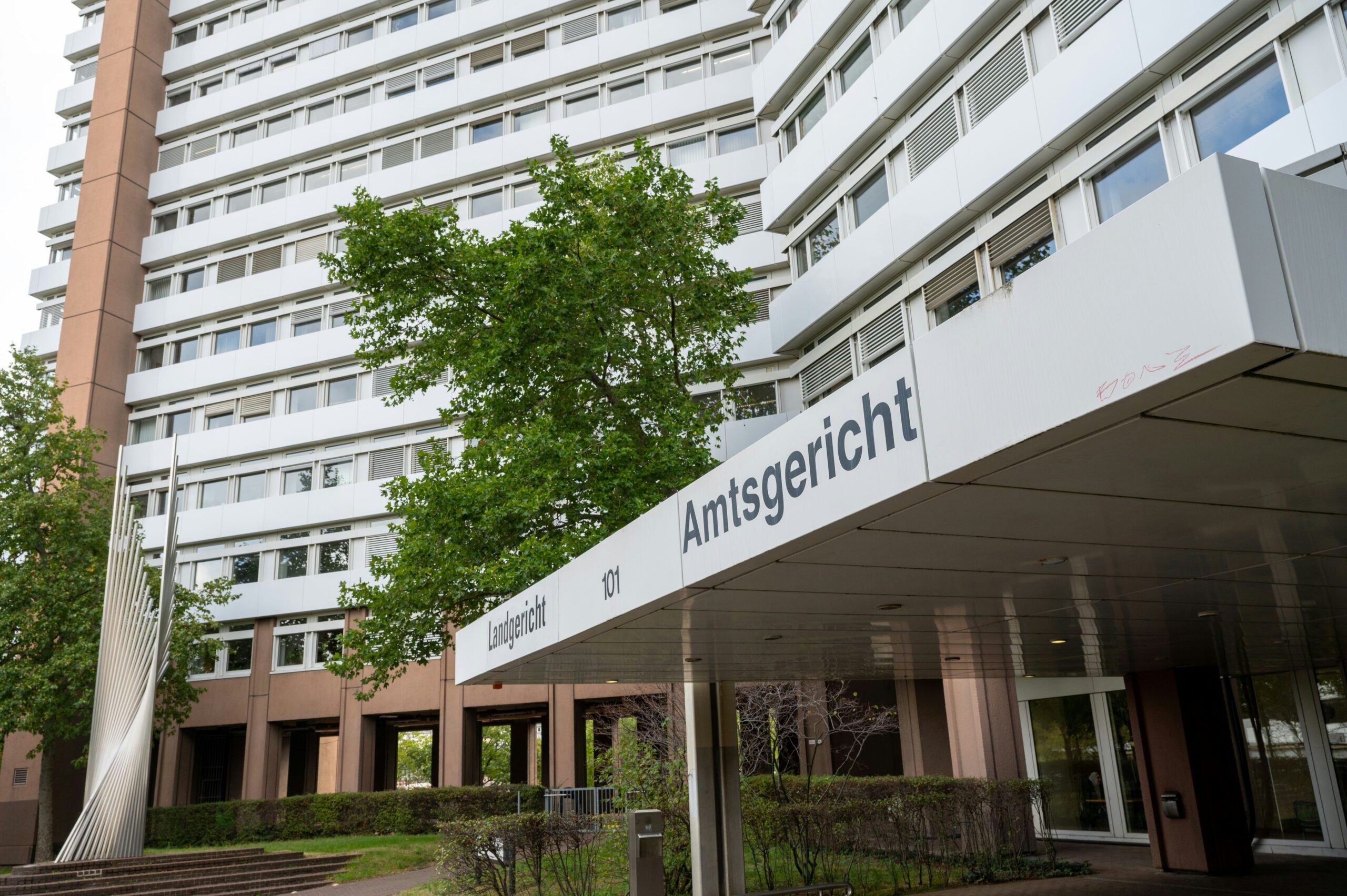 Fünfjährige „mit reingezogen“: Paar erhält Bewährungsstrafen nach Goldketten-Diebstahl