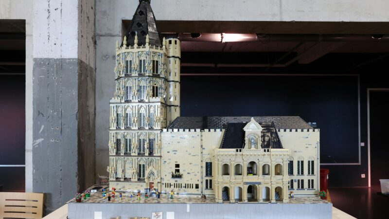 Rathaus, Kölnturm und mehr: „Bricks and Friends“ zeigt große Leidenschaft für kleine, bunte Steine