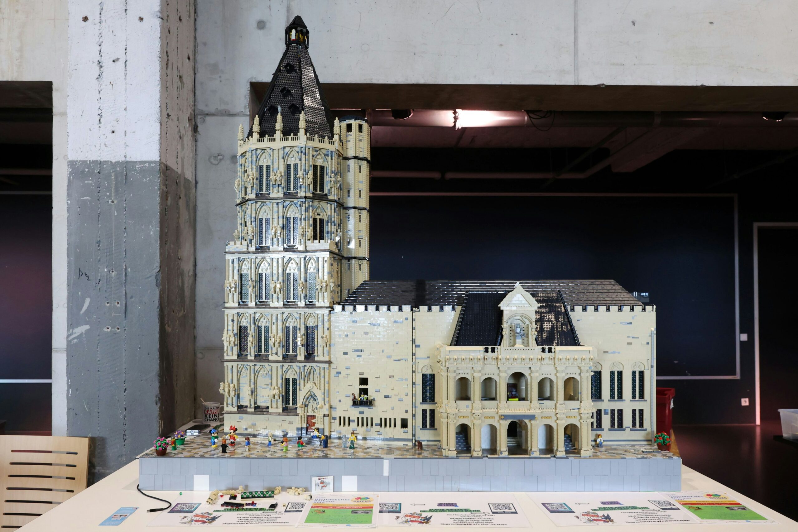 Rathaus, Kölnturm und mehr: „Bricks and Friends“ zeigt große Leidenschaft für kleine, bunte Steine
