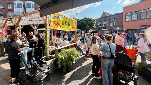 Beim Schlossstraßenfest bis spätabends shoppen und feiern