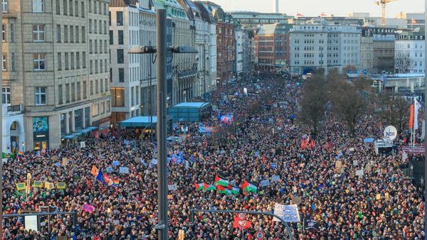 „Demokratie beginnt vor der Haustür“: Großes Förderprogramm aufgelegt
