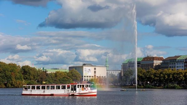 Greenpeace plant Aktion auf Alster gegen Russlands Schattenflotte