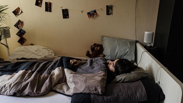 Pflegegrad verweigert – Theo (19) ist bettlägerig und „halbtot“