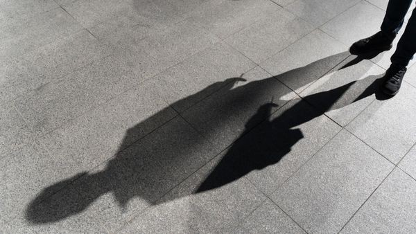 92 Jahre alte Frau bei Spaziergang überfallen – wer kennt den Täter?