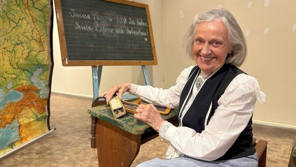 Dorfschul-Nostalgie: Warum eine Frau mehr als 1000 Objekte hortet