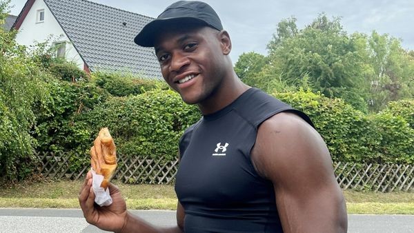 Dieser Student ist Hamburgs heimlicher „Franzbrötchen-Botschafter“