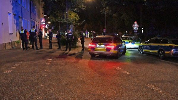 Stillende Mutter löst Familienfehde aus – Spezialkommando rückt an