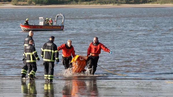 Leiche aus Elbe nahe Falkensteiner Ufer geborgen
