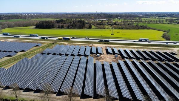 Mehr Solaranlagen als Kühe – die A7 wird zum Strom-Highway