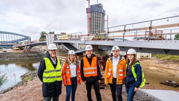 Echter Hingucker! So spektakulär ist die neue Brücke beim Elbtower