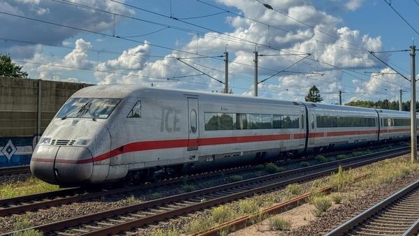 ICE bleibt kurz hinter Hamburg liegen – Zug evakuiert