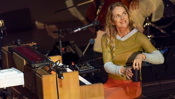 Agnes Obel in der Elbphilharmonie: Rätselhaft und berührend