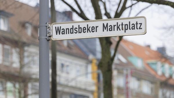 Mann begrapscht 13-Jährigen – Polizei sucht Retter in grauem Anzug