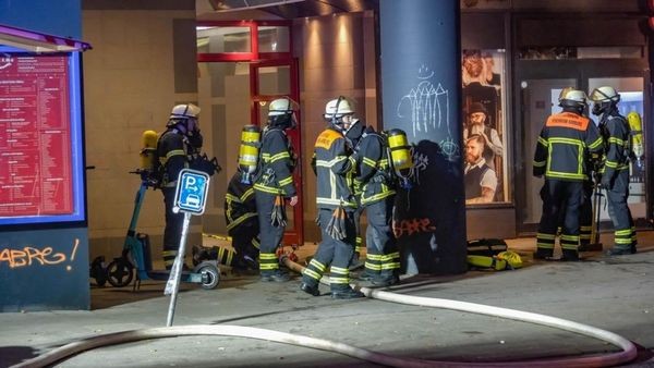 Feuer in Tiefgarage auf St. Pauli – Autos und Motorräder ausgebrannt