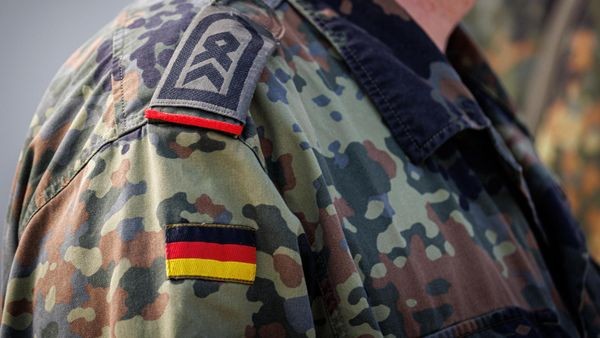 Half Unteroffizier in Hamburg beim Einschleusen von Ausländern?