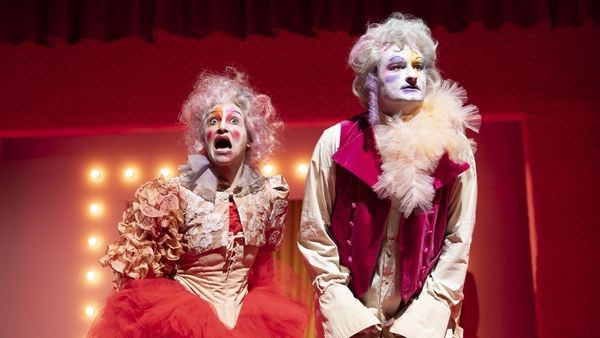 Ernst Deutsch Theater: Zwischen Berghain und hölzerner Revolution