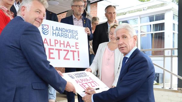 ICE-Trasse: Politiker werfen Deutscher Bahn „Psychoterror“ vor