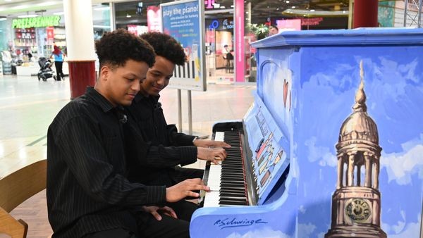 „Play the Piano“: Junge Künstler bringen Phoenix-Center zum Klingen