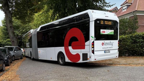 VHH-Busfahrer verfährt sich und bleibt auch noch stecken