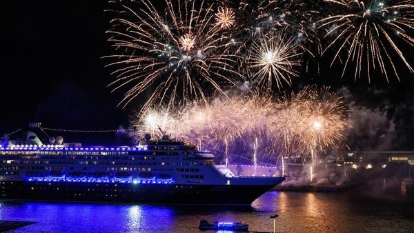 Große Pötte, Blue Port und Feuerwerk – Zehntausende bei Cruise Days