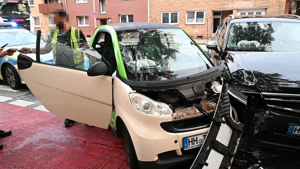 Frontalcrash auf der B73 in Harburg: Lange Staus im Berufsverkehr