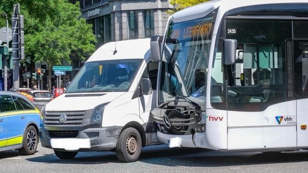Mehr Unfälle mit HVV-Bussen – was dahintersteckt