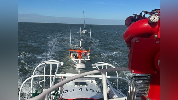 Abschleppen mal anders: Yacht schlägt auf Nordsee-Törn leck