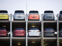 Zu geringe Nachfrage: VW stoppt vorübergehend Produktion in Hannover