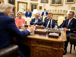 Kaufen noch immer russisches Öl: Trump macht EU-Staaten in Gespräch schwere Vorwürfe