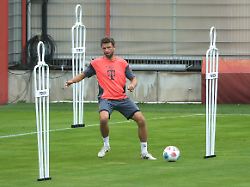 Mit Mini-Delegation in München: Überraschung: Thomas Müller trainiert wieder beim FC Bayern