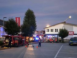 Unglück in Baden-Württemberg: Supermarktdach stürzt ein – zwei Schwerverletzte