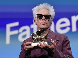 „Father Mother Sister Brother“: Jim Jarmusch gewinnt Goldenen Löwen in Venedig