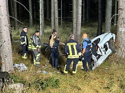 Auto rast im Taunus in den Wald: Porsche bei Unfall zerrissen – zwei Tote