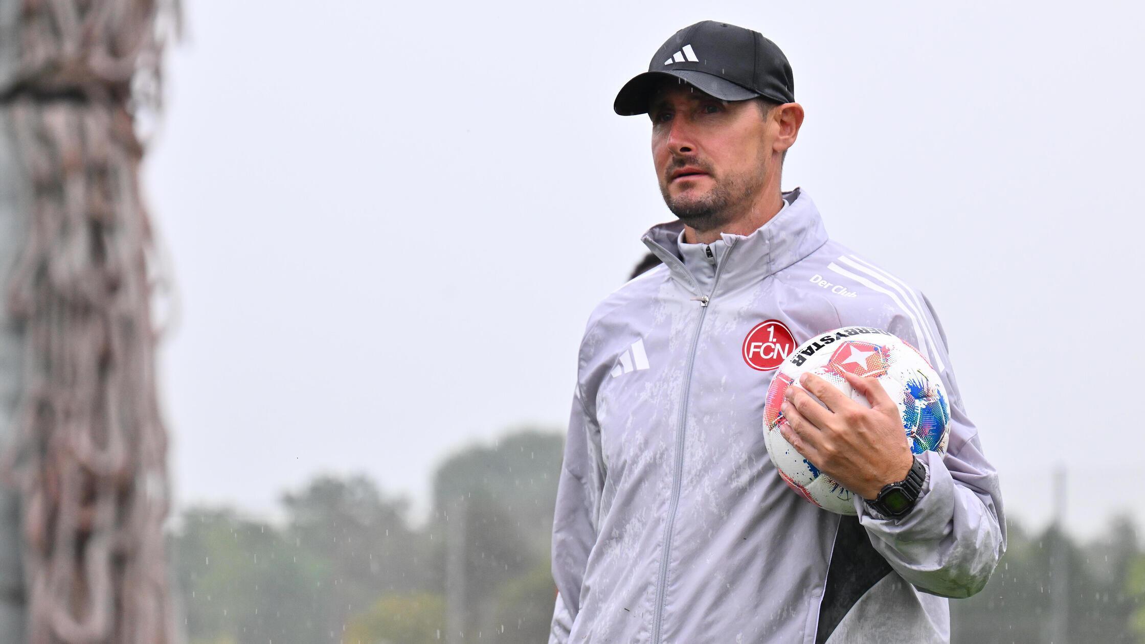 Neustart nach der Länderspielpause: FCN-Coach Klose lobt neuen Kader – „lieber spät als nie“