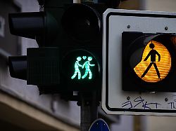 „Kann Realität nicht ausblenden“: Mann scheitert mit Beschwerde wegen homosexueller Ampelpärchen