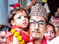 Jahrhundertealtes Ritual: Zweijährige in Nepal zur „lebenden Göttin“ ernannt