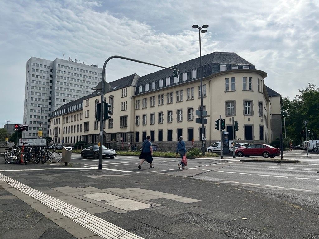 Pläne für Flüchtlingsunterkunft: Stadt Köln verlängert Frist für Nachbesserungen