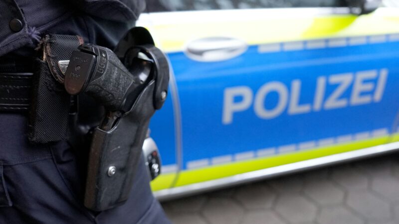 Diebstahl am Bonner Wall: Zeugen beobachten Rucksack-Klau und alarmieren Polizei