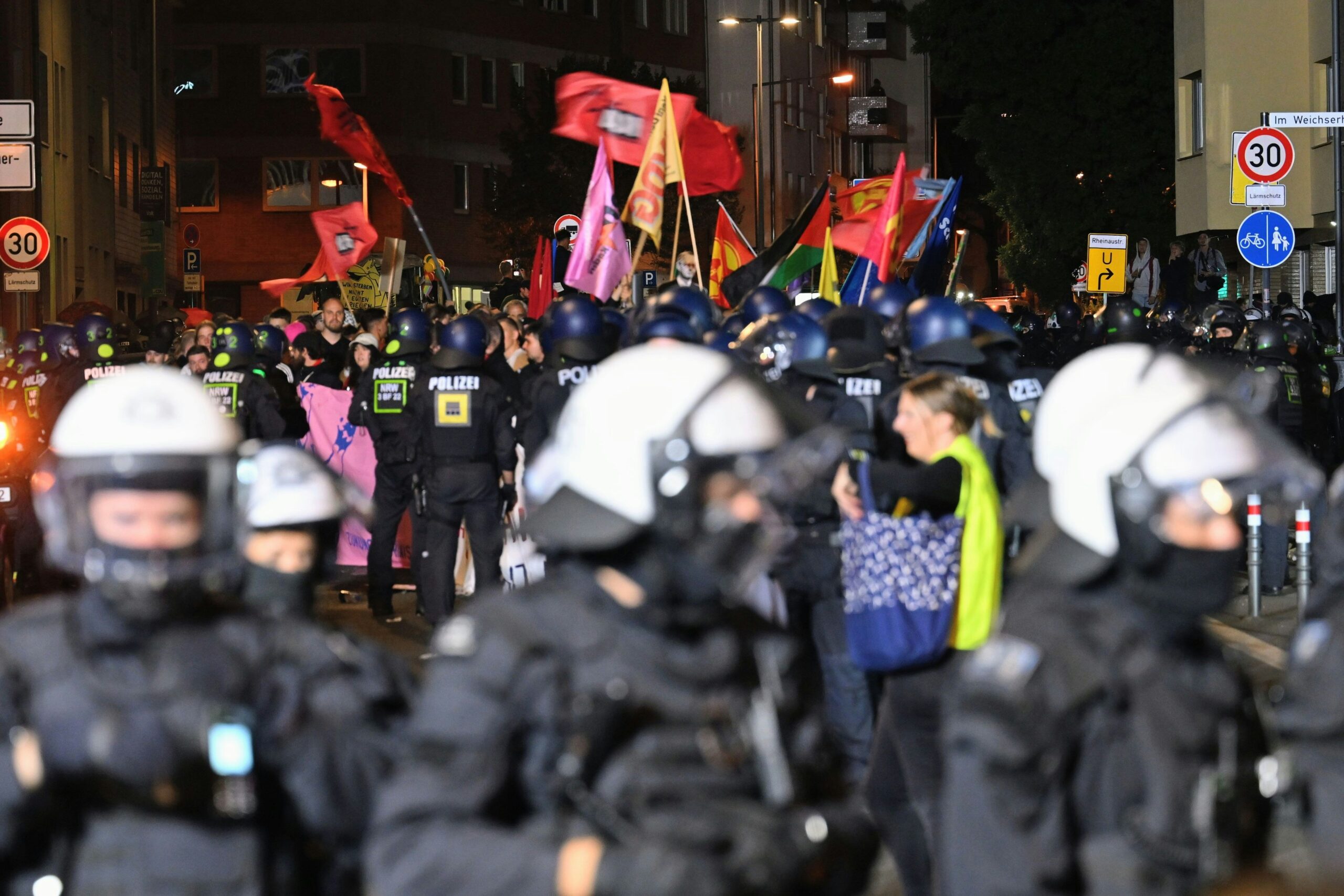„Rheinmetall entwaffnen“: Gewalt bei Antikriegsdemo in Köln wird Thema im Landtag