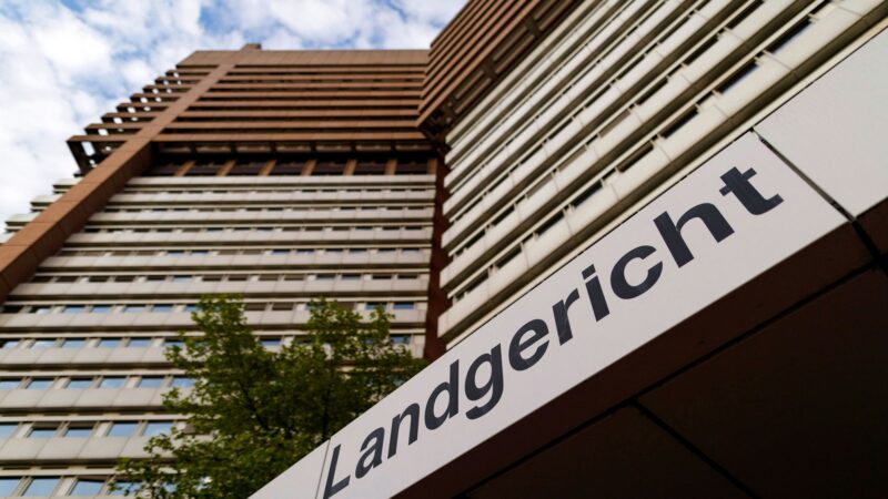 Schwere Brandstiftung: Angeklagter legt Kleidung in Backofen und verlässt Wohnung