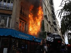 „Lasst uns alles blockieren“: Hunderte Festnahmen bei Protesten in Frankreich