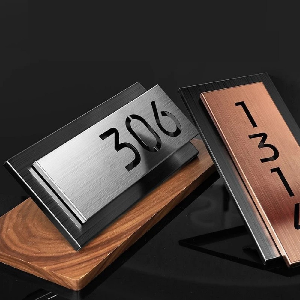 Personalisierte Hausnummer-Vertikal-Silber-Modern-33cm